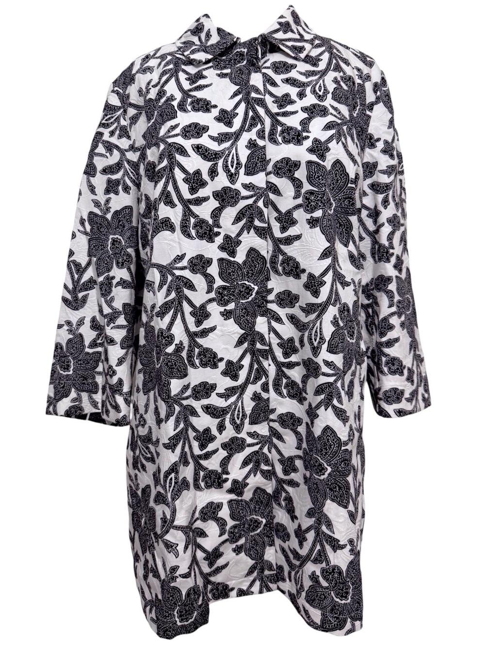 Chico’s Black White Embossed Flowers Swing Jacket 3/4 Sleeves Size 12 14